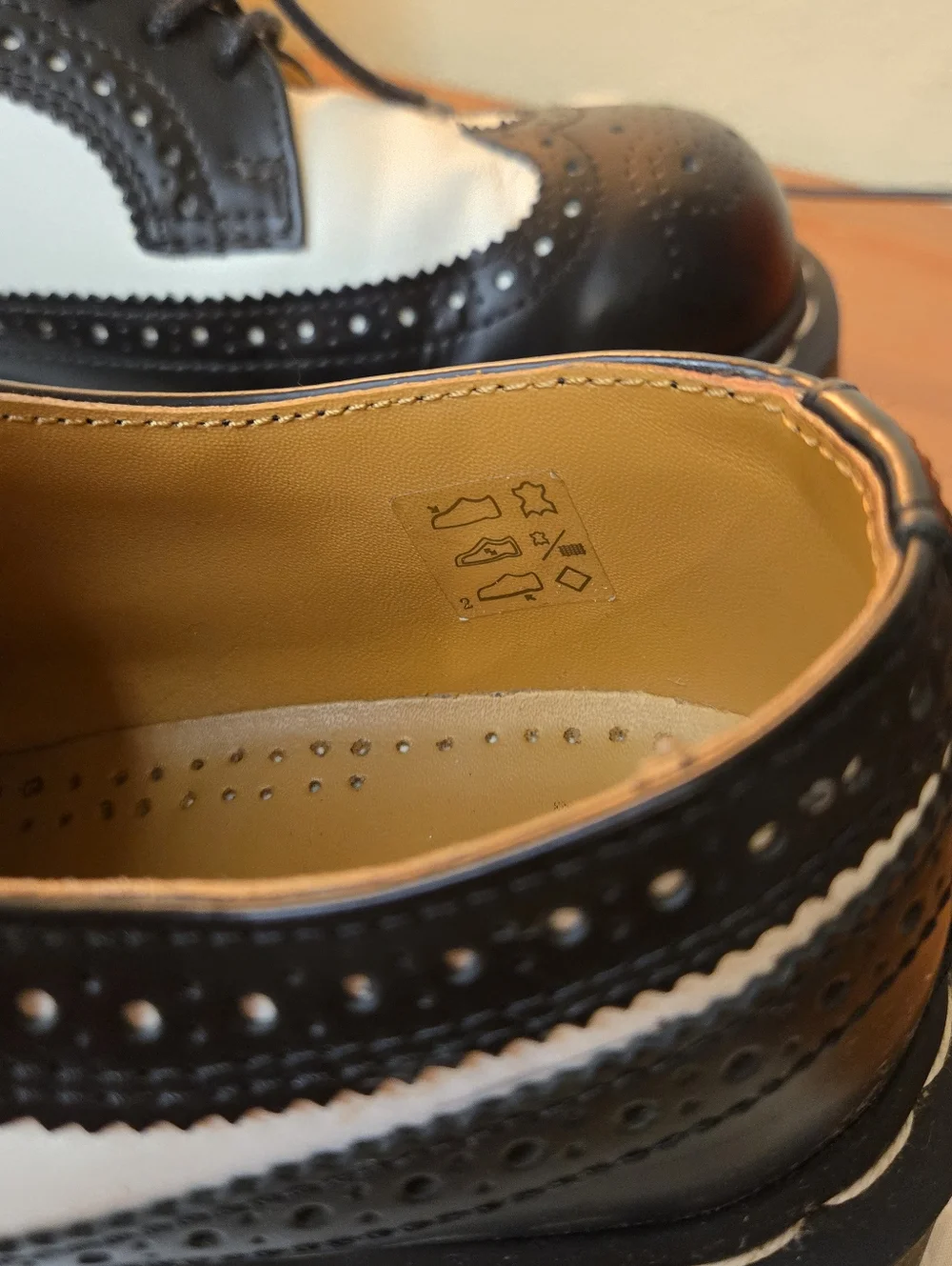 Dr. Martens 3989 Bex Smooth Leather Broque Shoe Black/White Size 8/9W or 7 M